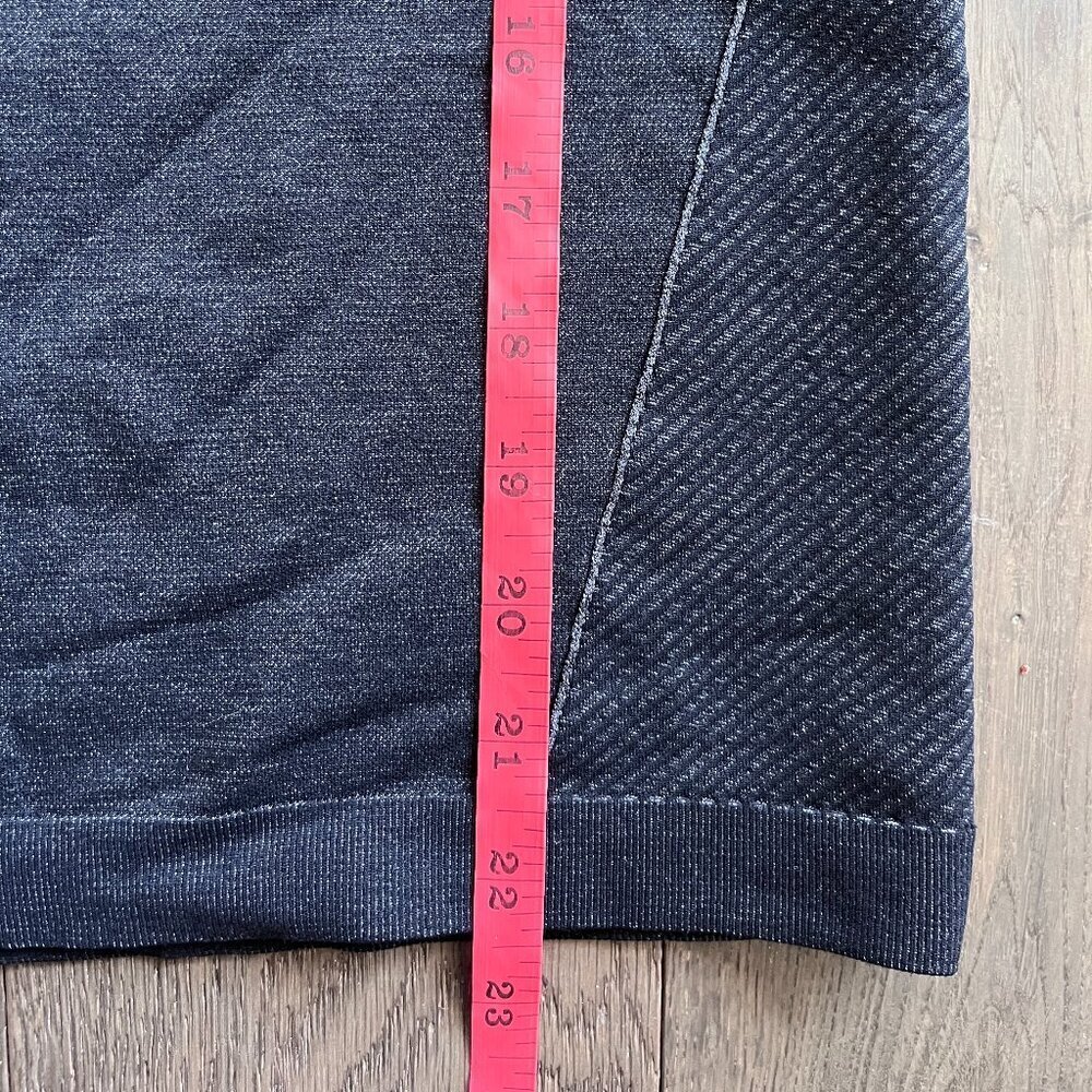 Athleta Caliber Long Sleeve Performance Top Black Gray Size S Activewear - Picture 6 of 6